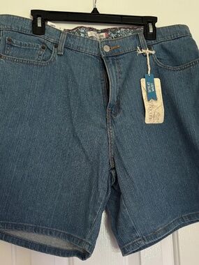 Levi’s Jean shorts New with tags! 550 Relax Fit Misses Size 18